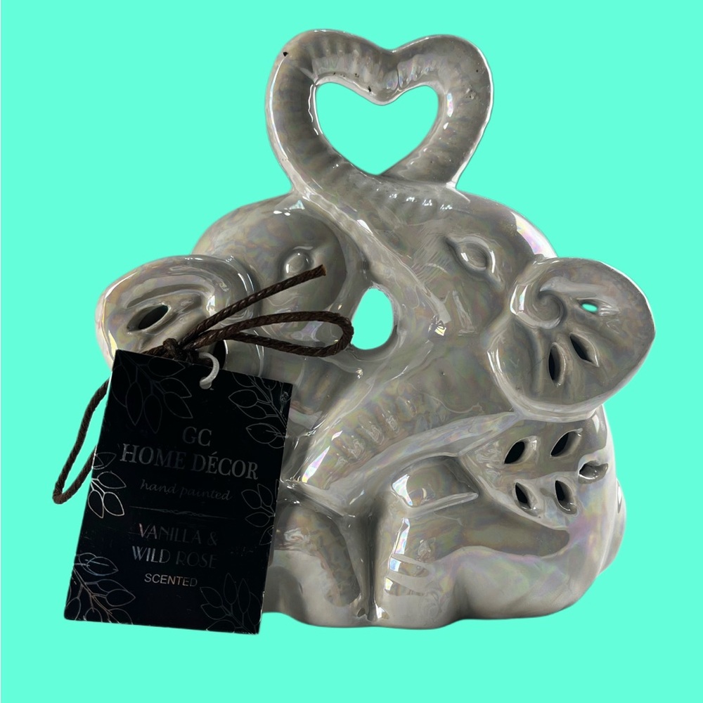 Kcavykas Resin Elephant couple Vanilla and wild Rose scented